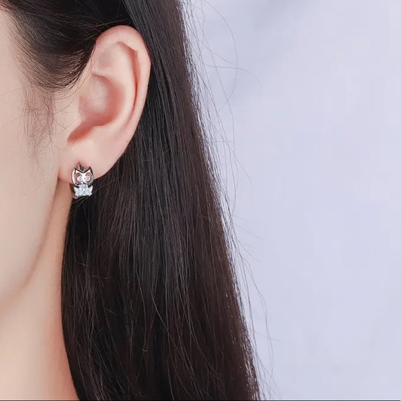 🌟 Sterling Silver Owl 🦉 Hoop Huggie Earrings - Picture 4 of 4